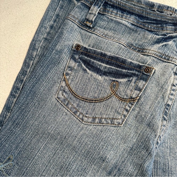 LA Blues Bootcut Jeans Butterfly Embroidered Rhinestones Light Blue Wash Size 6 - Picture 10 of 14